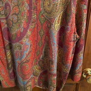 Fine gauge Merino wool sweater in paisley print.